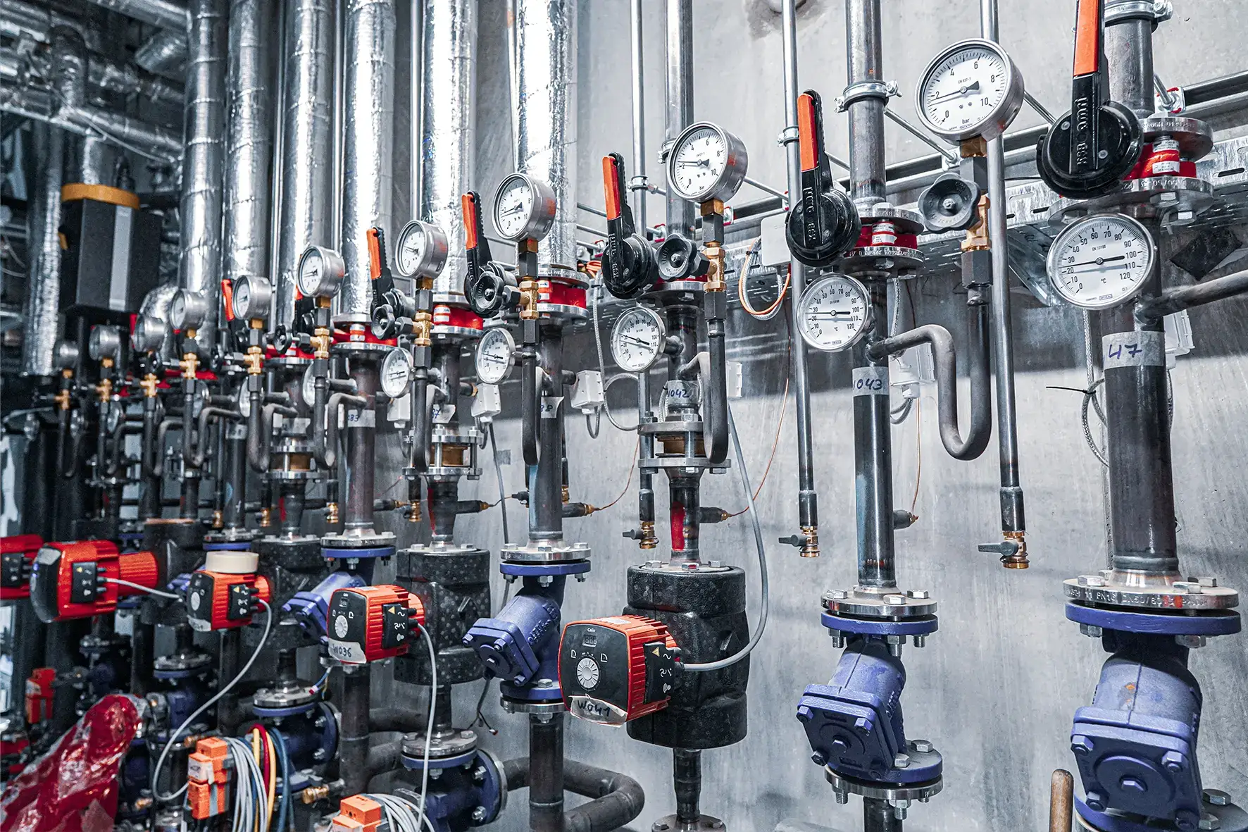 Structured commissioning of a refrigeration system