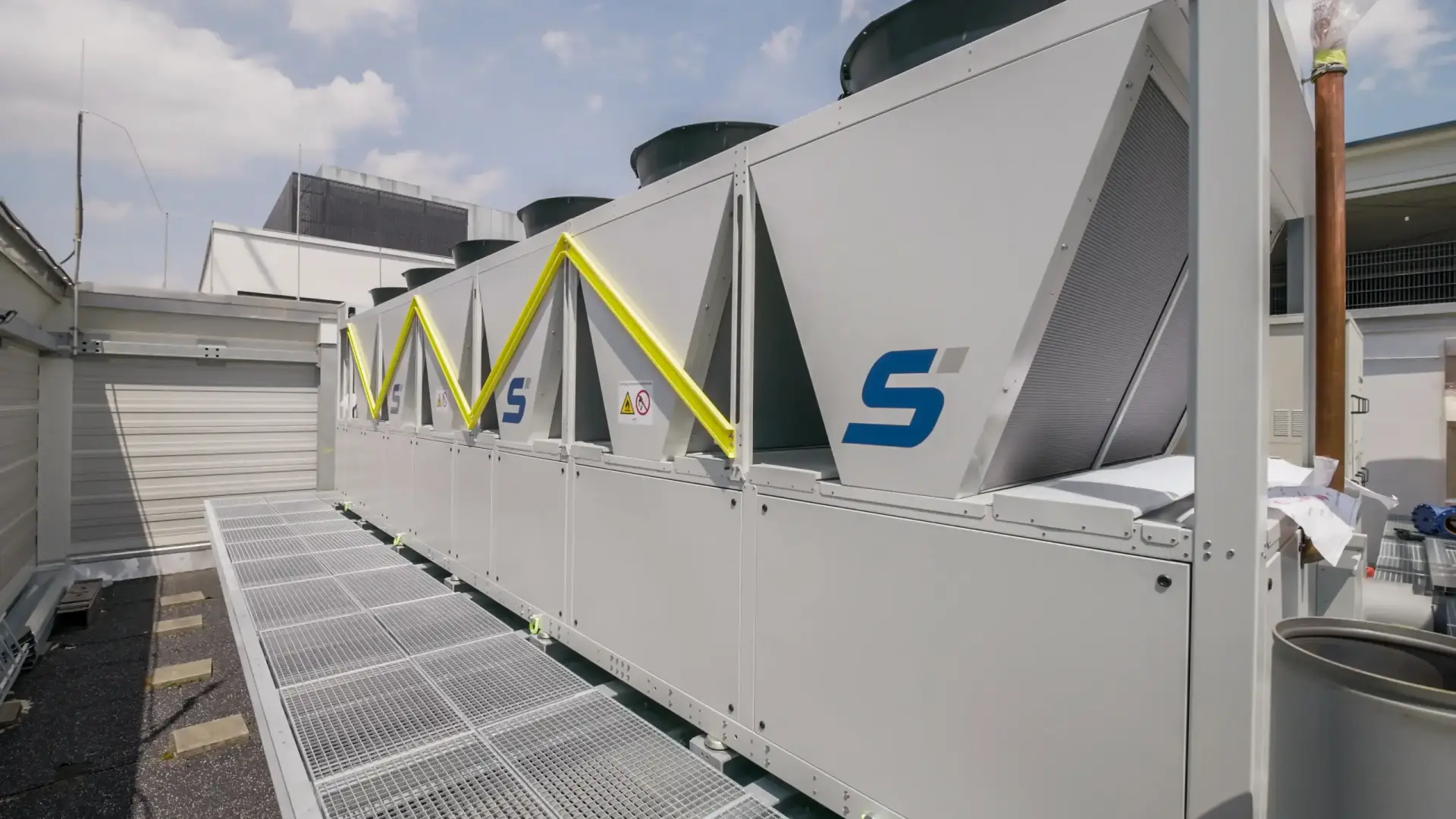KSI refrigeration system using natural refrigerants
