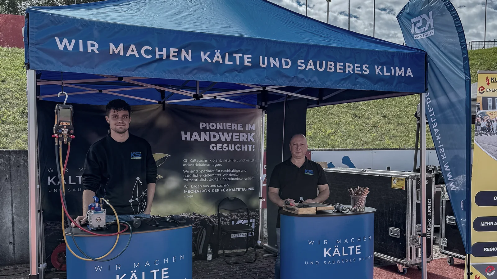 KSI Kältetechnik’s stand at the Vogtland Training Fair at the Vogtlandstadion in Plauen – a blue pavilion with the slogan ‘We provide cooling and a clean environment’ by the running track